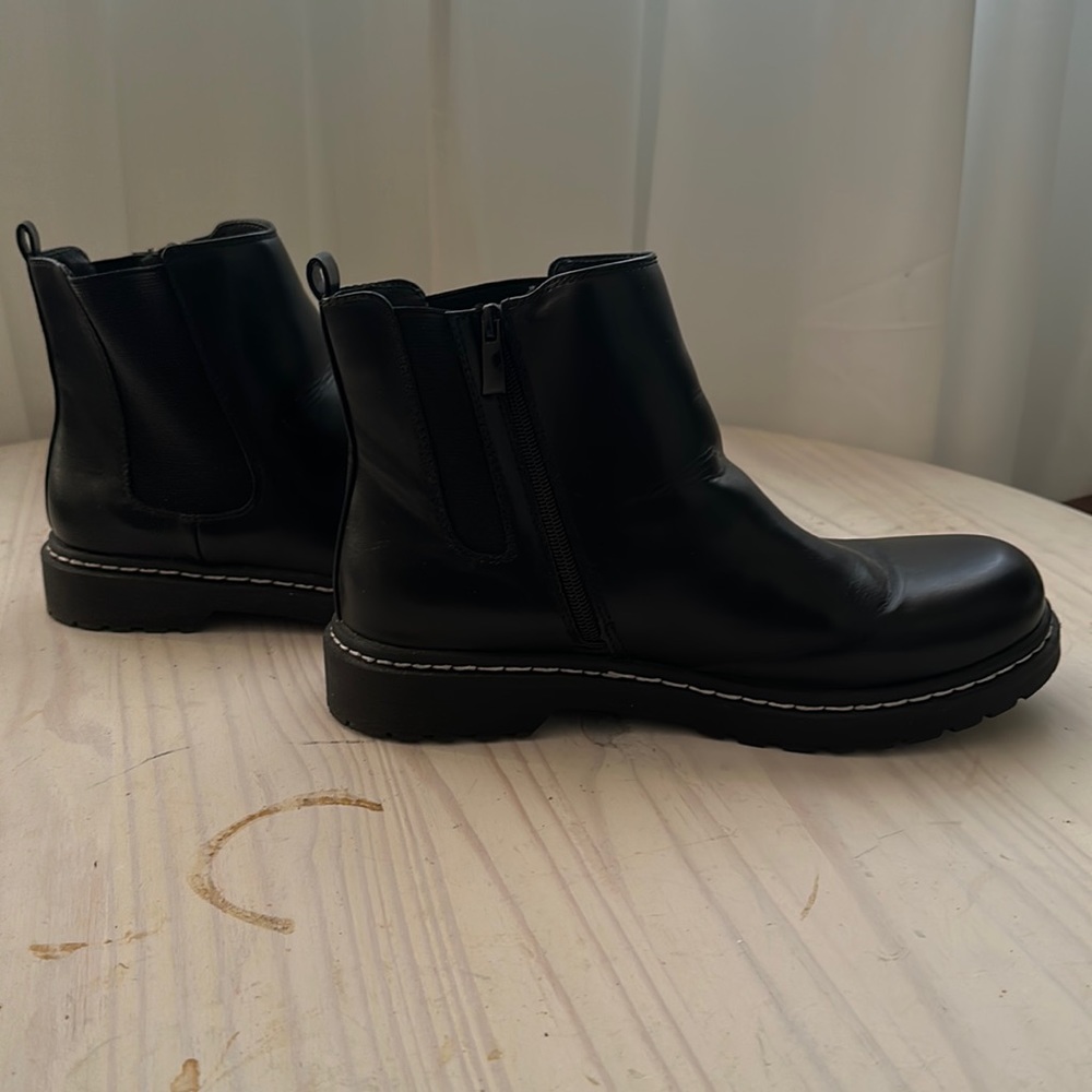 TORRID ZIP UP BOOTIE BLACK SIZE 11 WW